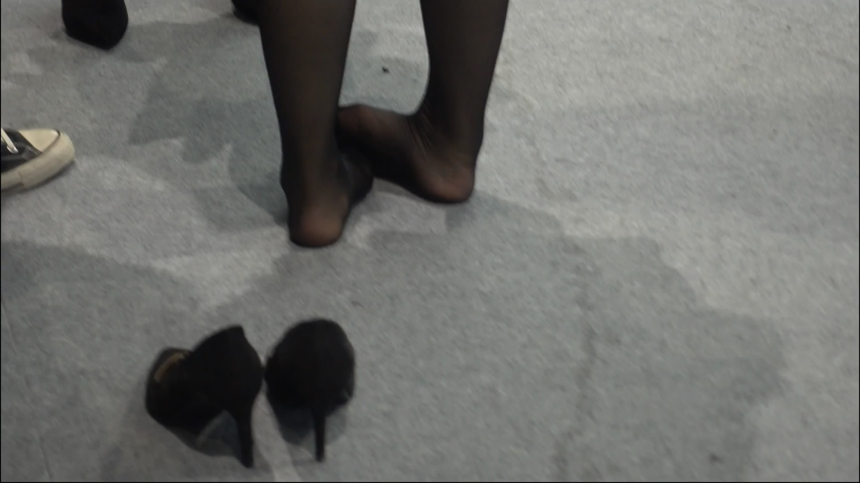Take off shoes and walked with nylon feet